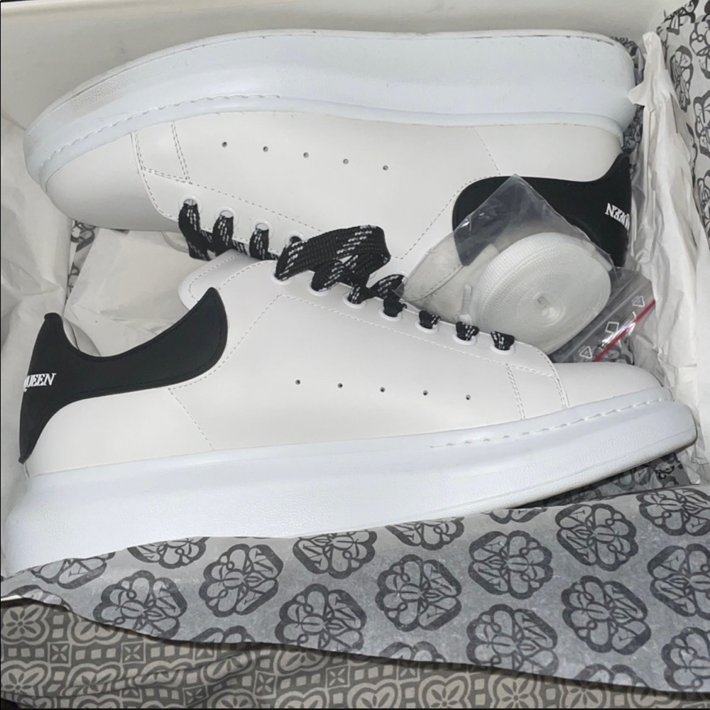 White Alexander mqueens